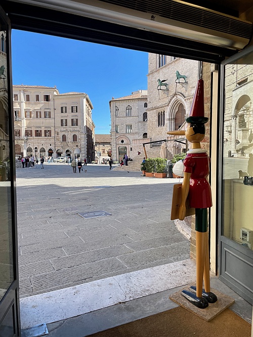 Kilátás az egyik csokiboltból