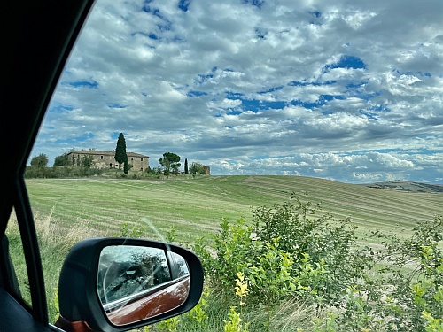 Biztonságból szemlélődve