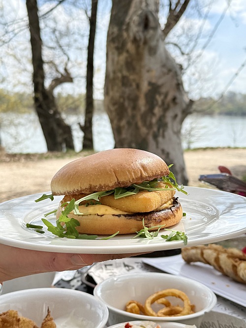 Smash és sajtos is van