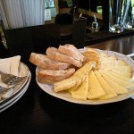 házi sajtok a Jászságból, a Marmorstein pékség kenyerével