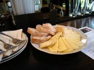 házi sajtok a Jászságból, a Marmorstein pékség kenyerével