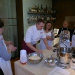 Kétkezes zsemlegyúrást is oktat