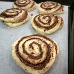 A csigákat tovább kelesztettük a tepsiken