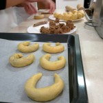 A pozsonyi kilfiknek nem csak a tésztája lett kiporciózva, hanem a töltelék is. Vili tippje: akkor lesz márványos a tészta teteje, ha a lekenéséhez két tojássárgájával kikevert elhabart tojást használunk.