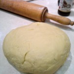 A krumplis pogácsa tésztája itt már csak a szorgos kezekre várt
