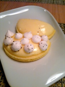 Mutatós breton citromtorták, sapkával és sapka nélkül